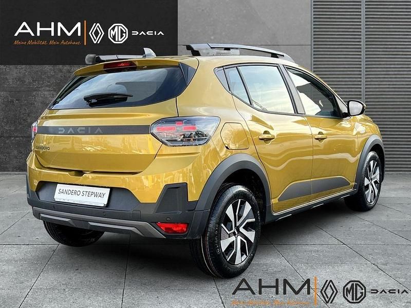 Neu Dacia Sandero Expression 110 PS (80 kW) 2026 Gelb Limousine