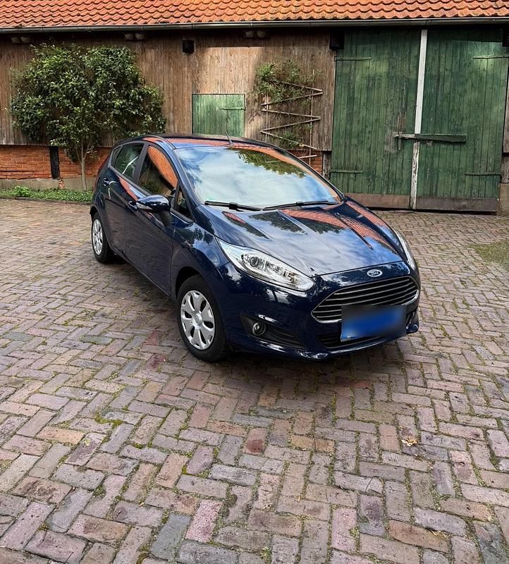 Blau Gebraucht 2015 Ford Fiesta Kleinwagen | 7.500 € (Fairer Preis) - Bild 1/4