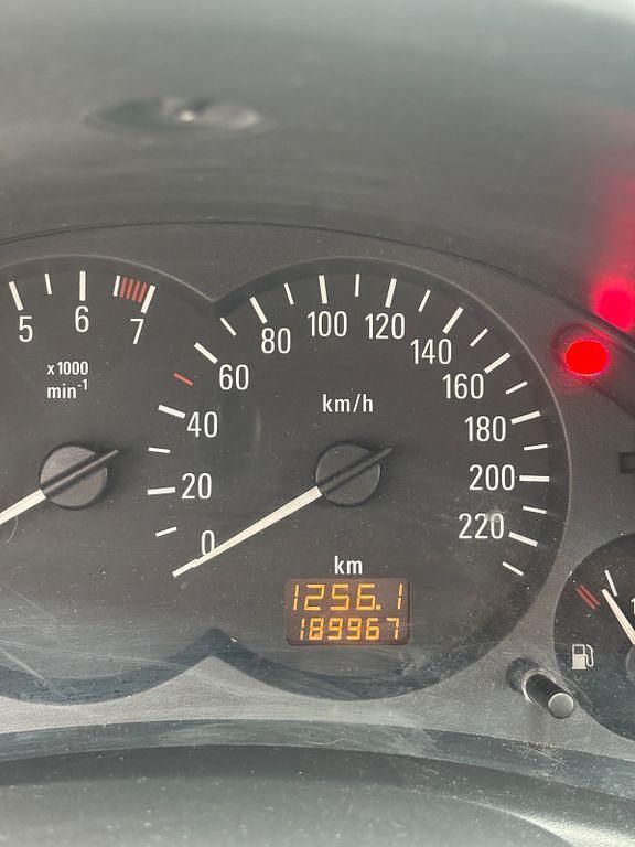 Gebraucht Opel Corsa 90 PS (66 kW) 2004 Grau Kleinwagen