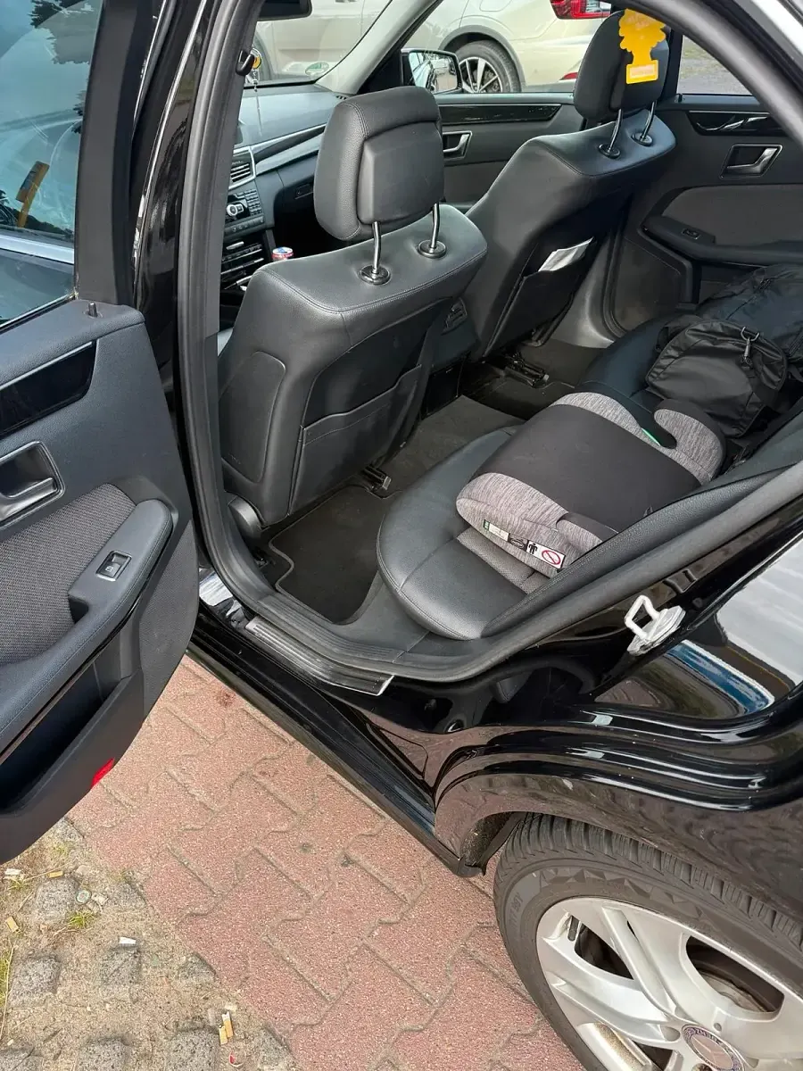 Gebraucht Mercedes E350 Avantgarde 265 PS (194 kW) 2012 Schwarz Limousine