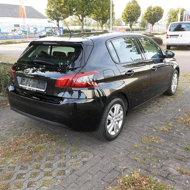 Gebraucht Peugeot 308 131 PS (96 kW) 2018 Schwarz Kleinwagen