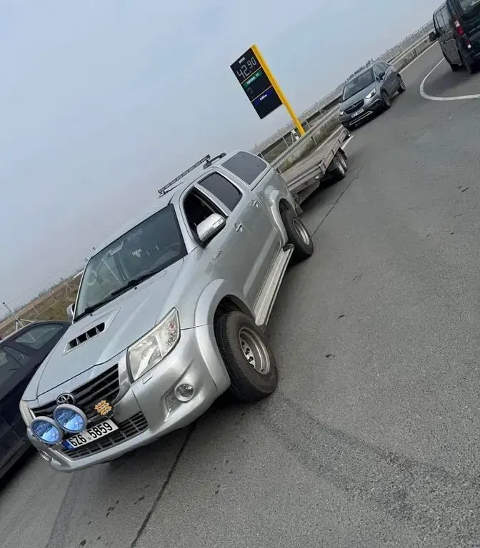 Gebraucht Toyota HiLux 171 PS (125 kW) 2014 Silber Pickup