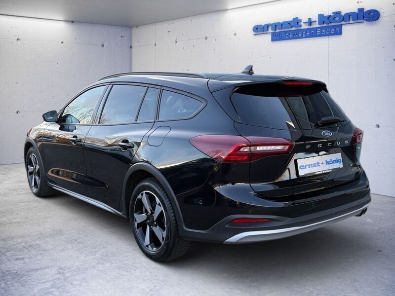 Gebraucht Ford Focus Active X 155 PS (114 kW) 2023 Dunkel schwarz metallic Kombi