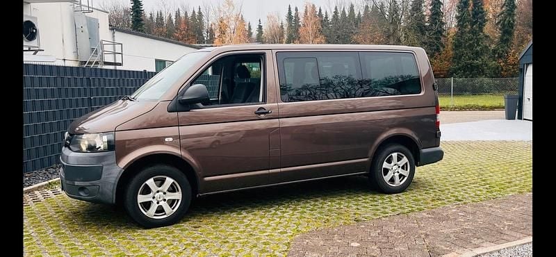 Braun Gebraucht 2012 VW Caravelle Van / Kleinbus | 10.690 € (Superpreis) - Bild 1/4
