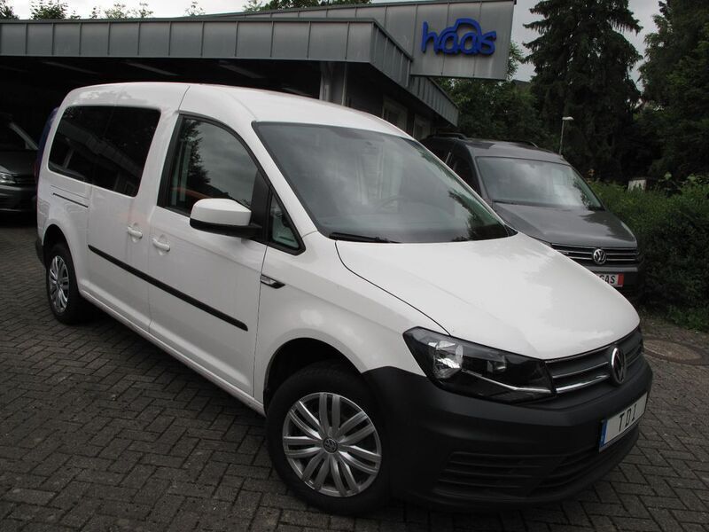 Weiß Gebraucht 2018 VW Caddy Maxi Trendline Van / Kleinbus | 18.987 € (Teuer) - Bild 1/4