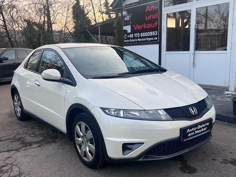 Weiß Gebraucht 2011 Honda Civic Limousine | 3.990 € (Teuer) - Bild 1/4