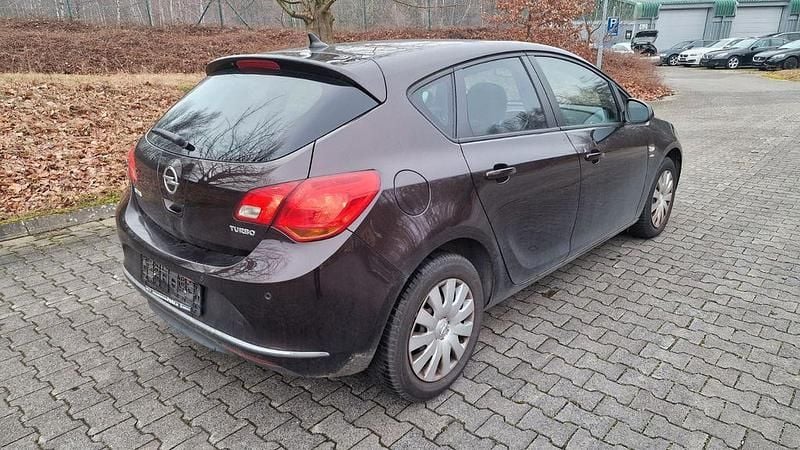 Gebraucht Opel Astra Active 140 PS (102 kW) 2013 Braun Limousine