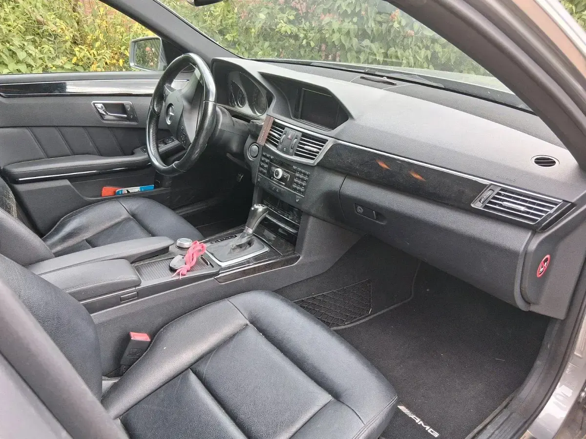 Gebraucht Mercedes E250 AMG line 204 PS (150 kW) 2010 Silber Kombi