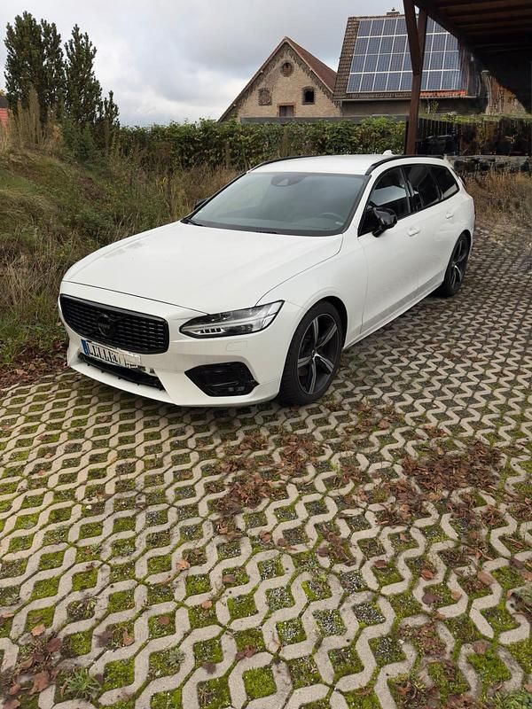 Weiß Gebraucht 2019 Volvo V90 R-Design Kombi | 38.500 € - Bild 1/4
