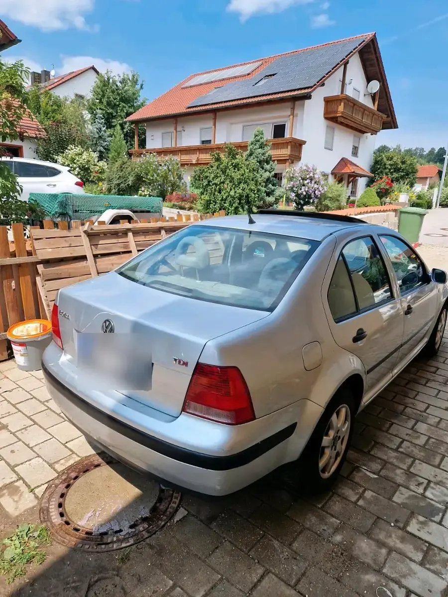 Gebraucht VW Bora 105 PS (77 kW) 2001 Grau Limousine