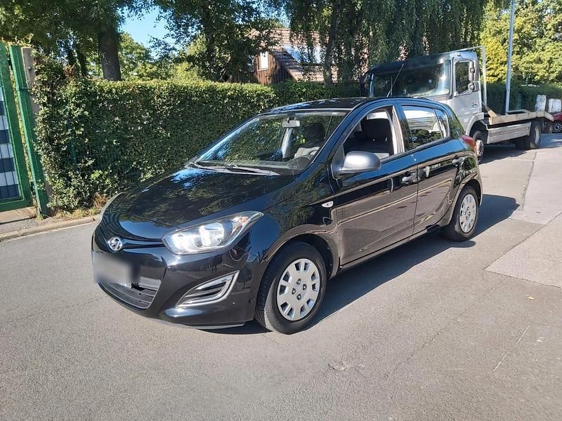 Schwarz Gebraucht 2014 Hyundai i20 Edition Kleinwagen | 4.900 € (Guter Preis) - Bild 1/4