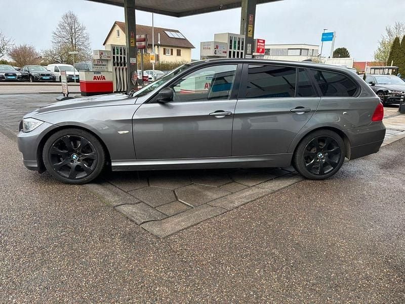 Gebraucht BMW 320 177 PS (130 kW) 2009 Grau Kombi