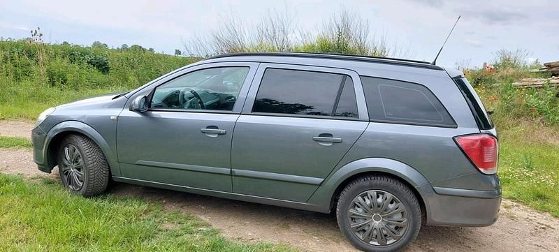 Silber Gebraucht 2004 Opel Astra Kombi | 1.100 € (Guter Preis) - Bild 1/4