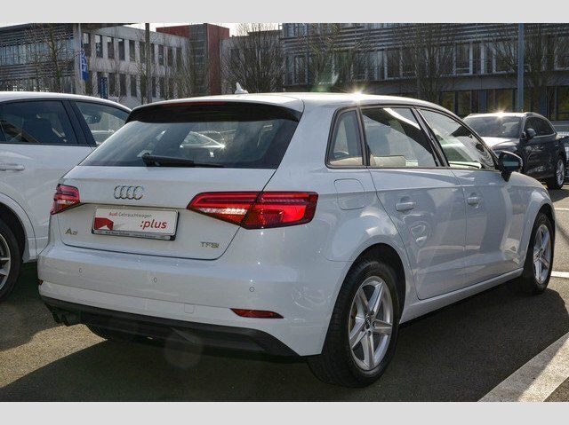 Gebraucht Audi A3 Sportback Design 150 PS (110 kW) 2018 Weiß metallic Kleinwagen