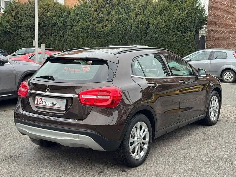 Gebraucht Mercedes GLA200 136 PS (100 kW) 2014 Braun SUV