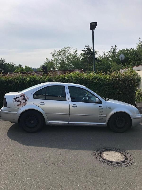Silber Gebraucht 2000 VW Bora Limousine | 1.300 € (Guter Preis) - Bild 1/4