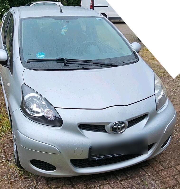 Grau Gebraucht 2009 Toyota Aygo Kleinwagen | 2.750 € (Fairer Preis) - Bild 1/4