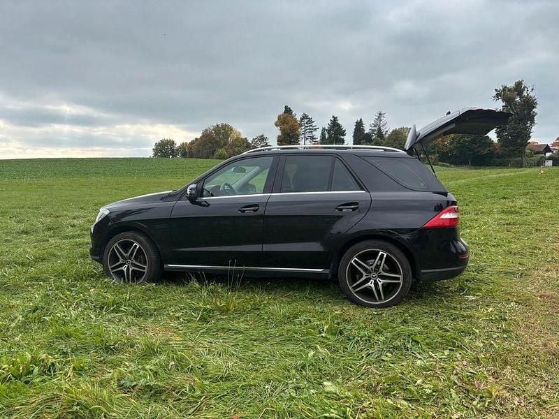 Gebraucht Mercedes ML350 258 PS (189 kW) 2012 Schwarz SUV