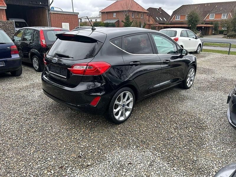 Gebraucht Ford Fiesta Titanium 101 PS (74 kW) 2017 Schwarz Limousine