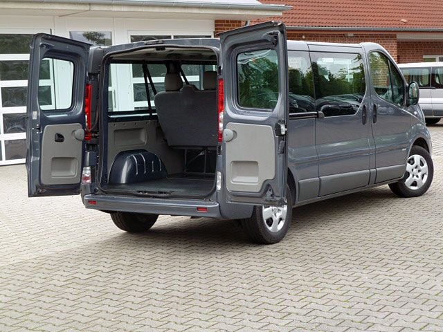 Gebraucht Opel Vivaro 114 PS (83 kW) 2014 Grau metallic Van / Kleinbus