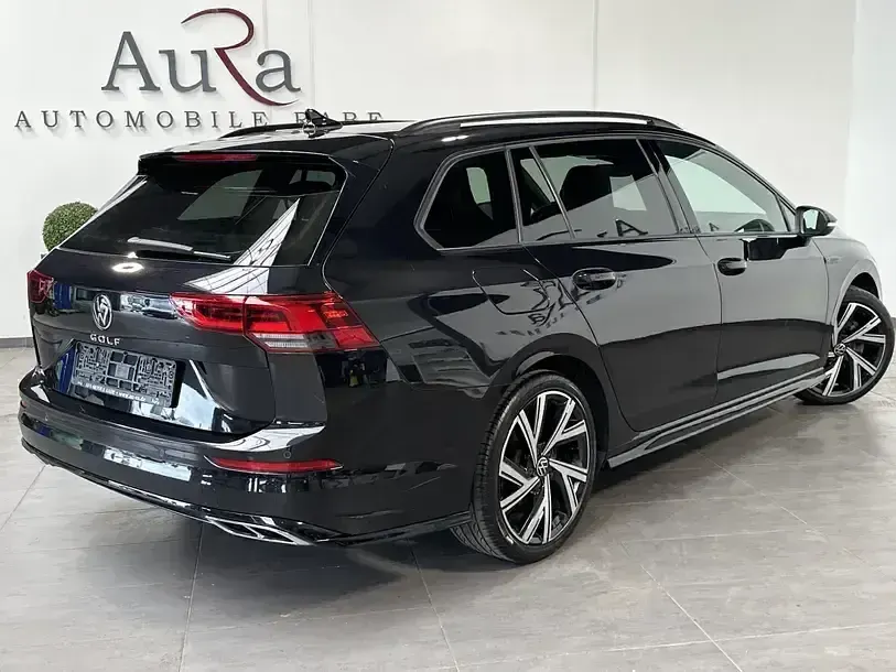 Gebraucht VW Golf VIII R-line 150 PS (110 kW) 2022 Deep black Kombi