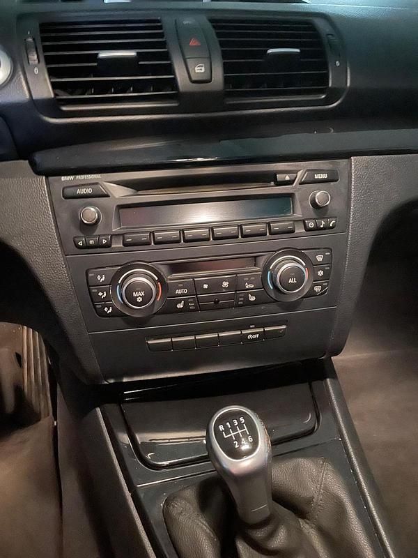 Gebraucht BMW 118 143 PS (105 kW) 2010 Silber Kleinwagen