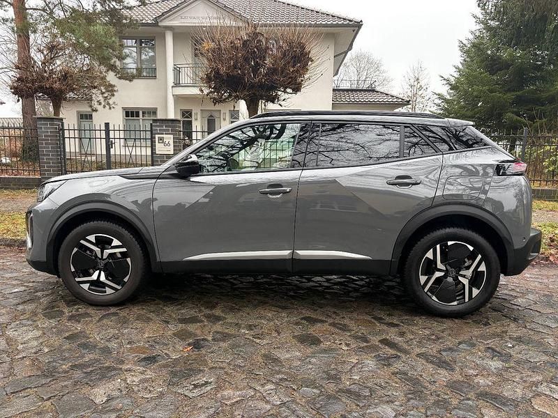 Grau Gebraucht 2024 Peugeot 2008 SUV | 18.890 € (Superpreis) - Bild 1/4