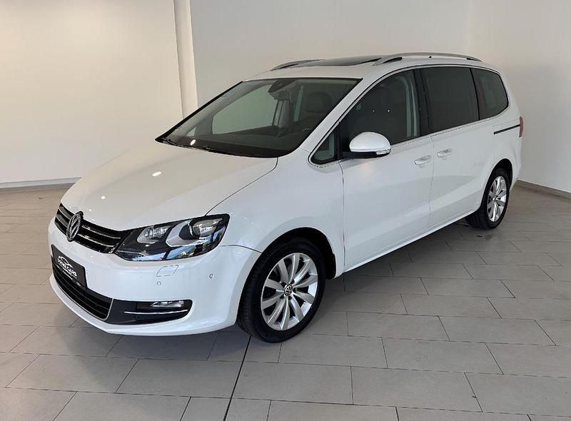 Weiß Gebraucht 2013 VW Sharan Highline Van / Kleinbus | 19.990 € (Teuer) - Bild 1/4