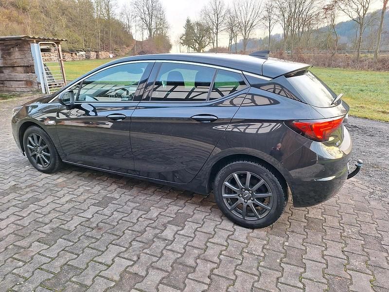 Gebraucht Opel Astra 110 PS (80 kW) 2016 Schwarz Limousine
