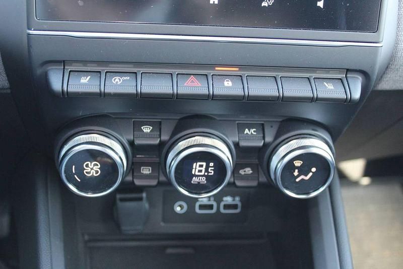 Gebraucht Mitsubishi Colt Plus 67 PS (49 kW) 2024 Rot Limousine