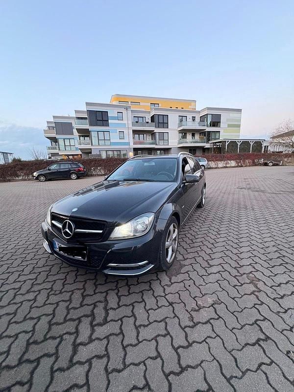 Gebraucht Mercedes C180 156 PS (114 kW) 2011 Schwarz Kombi