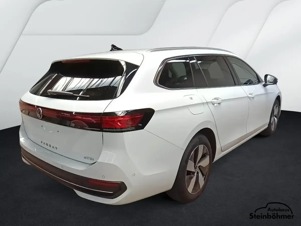 Gebraucht VW Passat Business 150 PS (110 kW) 2025 Oryxweiß perleffekt (weiß) Kombi