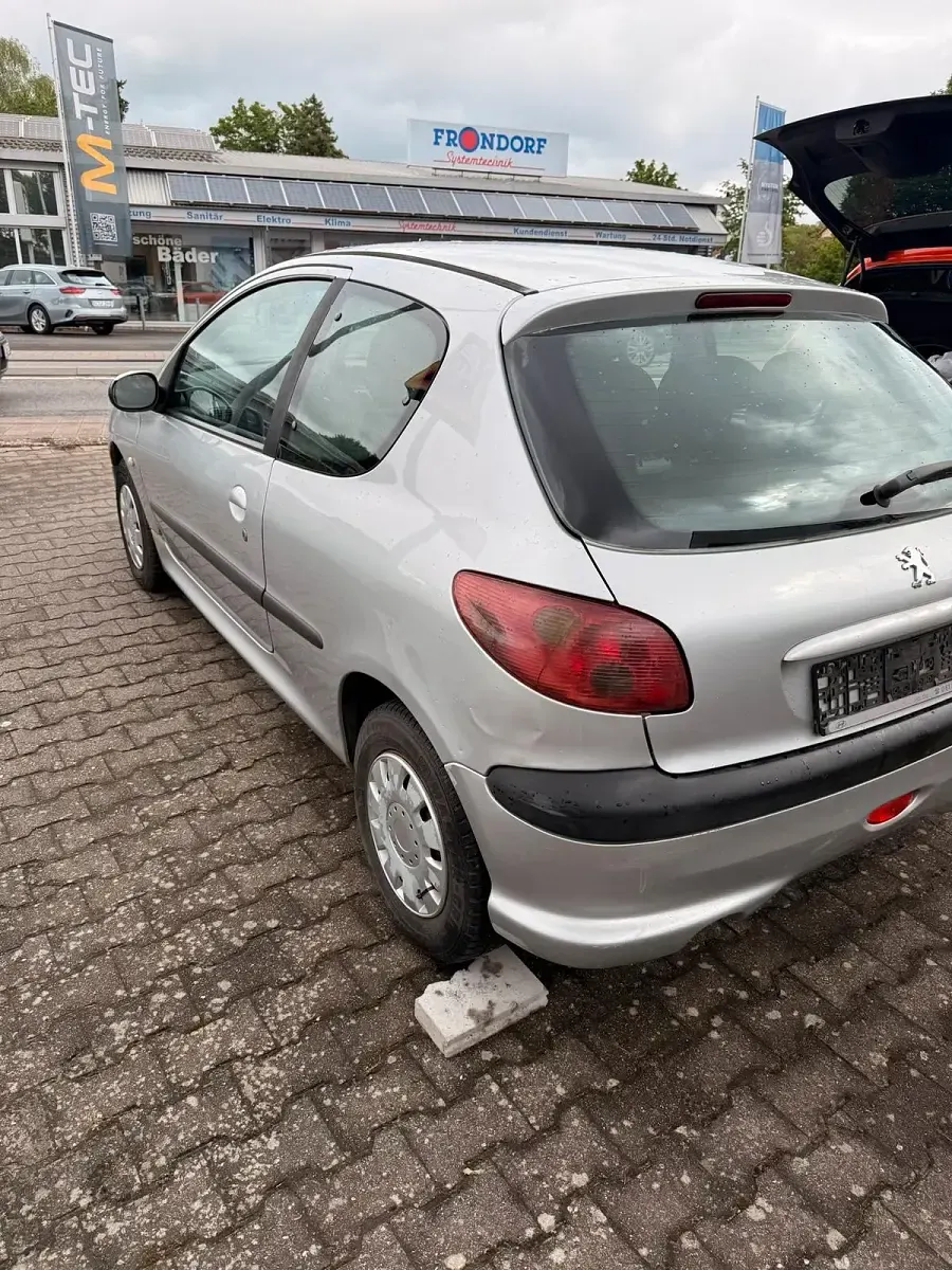 Gebraucht Peugeot 206 75 PS (55 kW) 2004 Grau Kleinwagen