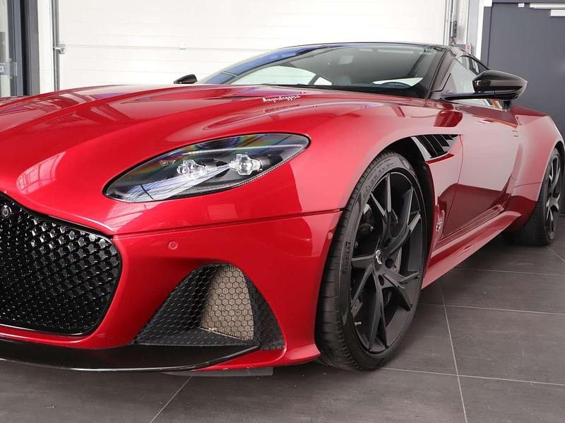 Gebraucht Aston Martin DBS 715 PS (525 kW) 2018 Hyper red met. Coupé