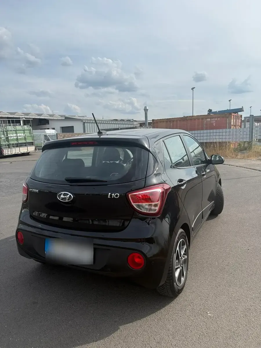Gebraucht Hyundai i10 79 PS (58 kW) 2018 Schwarz Kleinwagen