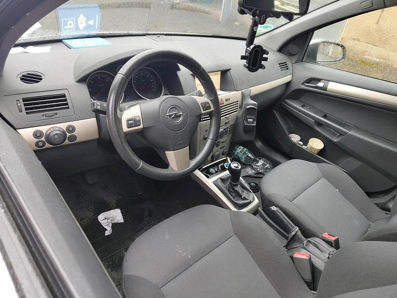 Gebraucht Opel Astra 125 PS (91 kW) 2007 Silber Kombi