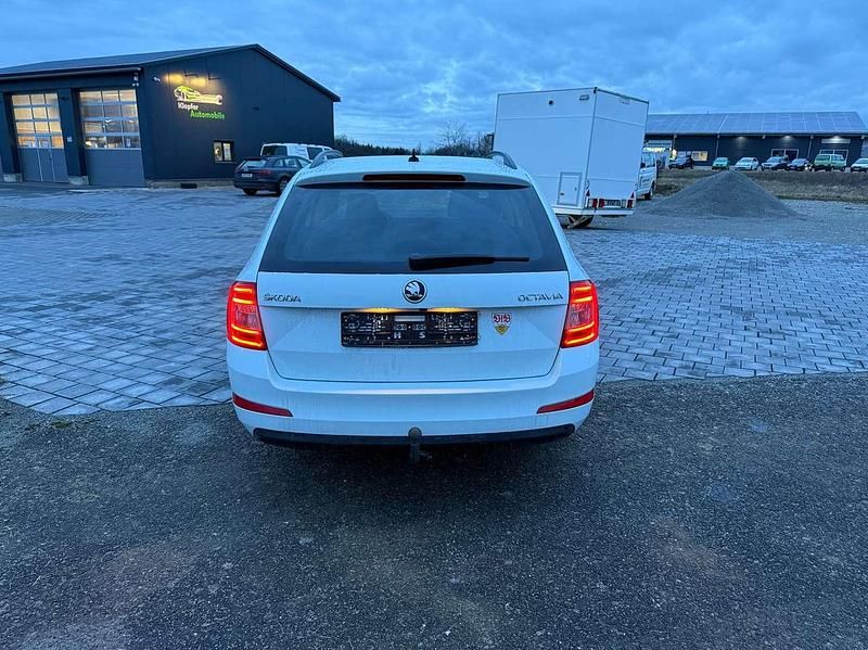 Gebraucht Skoda Octavia Style 179 PS (131 kW) 2015 Laserweiss Kleinwagen