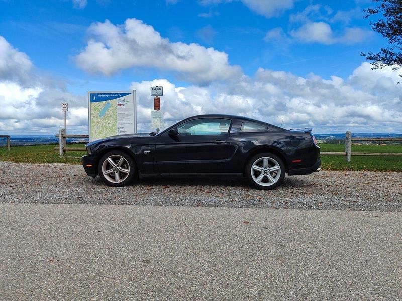 Gebraucht Ford Mustang GT 320 PS (235 kW) 2010 Schwarz Coupé