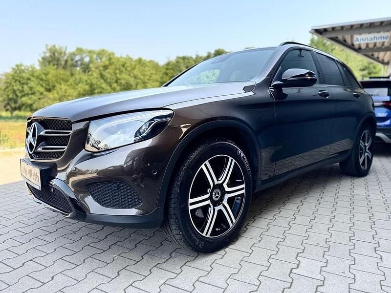 Braun Gebraucht 2017 Mercedes GLC250 Exclusive SUV | 23.900 € (Guter Preis) - Bild 1/4
