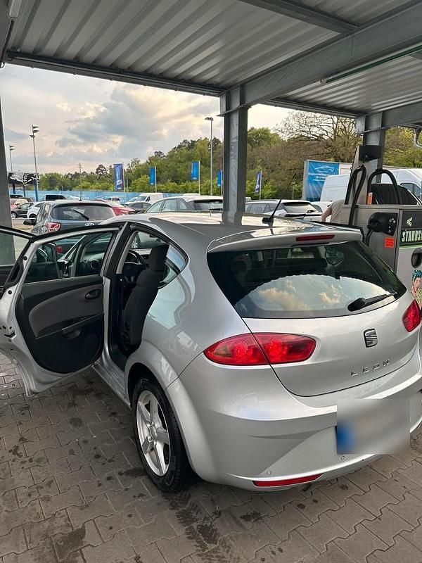 Gebraucht Seat Leon 105 PS (77 kW) 2011 Silber Kleinwagen