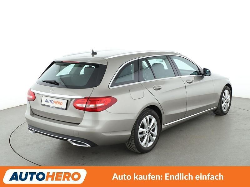 Gebraucht Mercedes C220 Avantgarde 194 PS (142 kW) 2020 Grau Kombi