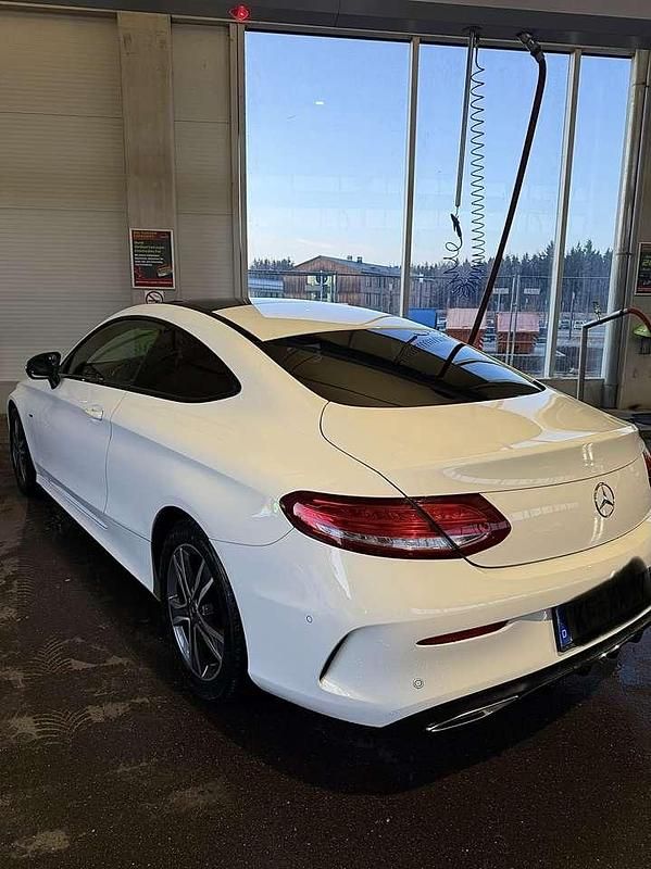 Gebraucht Mercedes C180 Edition 156 PS (114 kW) 2018 Weiß Coupé