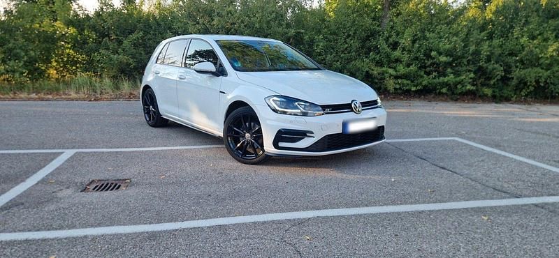 Gebraucht VW Golf VII Highline 150 PS (110 kW) 2019 Weiß Limousine