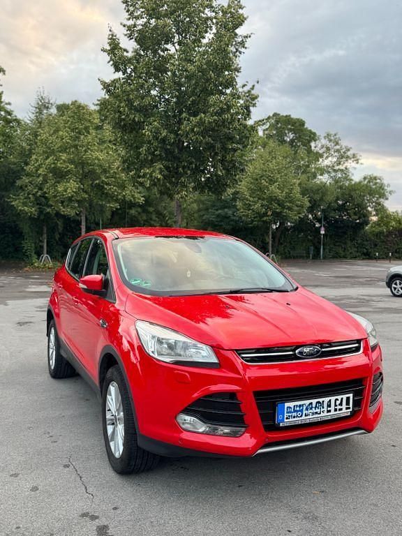 Rot Gebraucht 2015 Ford Kuga SYNC Edition SUV | 9.200 € (Guter Preis) - Bild 1/4