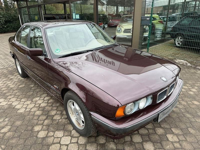 Gebraucht BMW 518 116 PS (85 kW) 1994 Rot Limousine