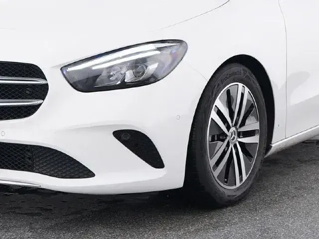 Gebraucht Mercedes B200 163 PS (119 kW) 2022 Weiß Kleinwagen