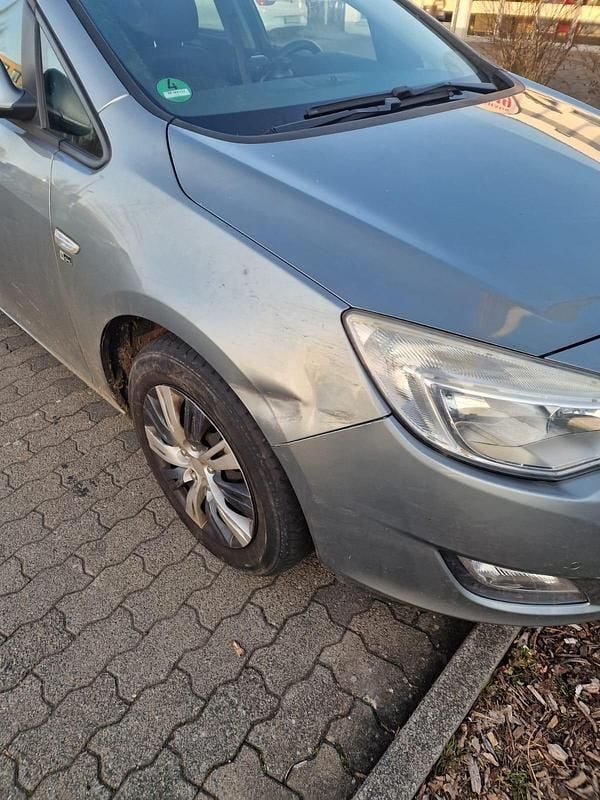 Gebraucht Opel Astra 140 PS (102 kW) 2011 Grau Kleinwagen