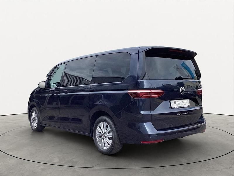 Second-hand VW Multivan Basis 150 CP (110 kW) 2024 Albastru Monovolum