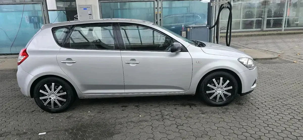 Gebraucht Kia Ceed 90 PS (66 kW) 2010 Grau Kleinwagen