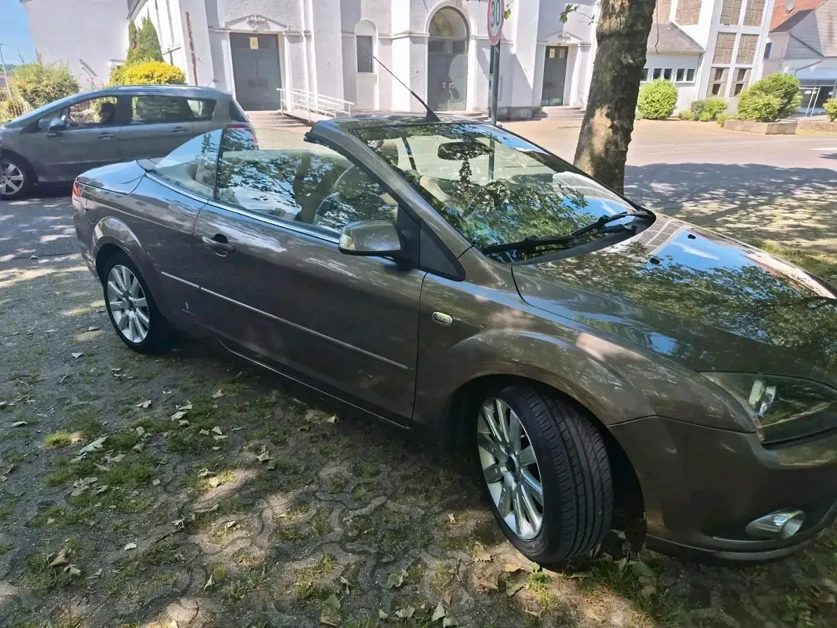Gebraucht Ford Focus Cabriolet 145 PS (106 kW) 2007 Braun Cabrio